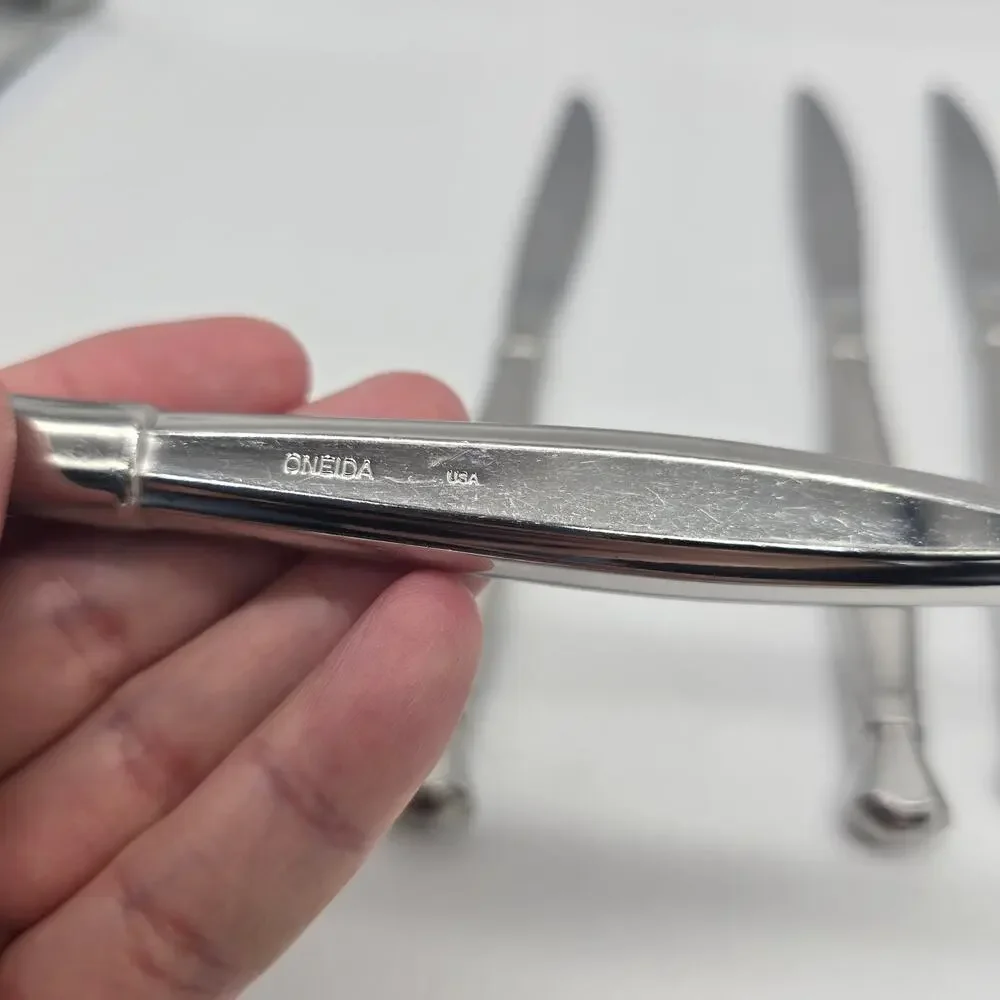Oneida Act 1 Glossy Stainless Heirloom Cube Flatware 5 Dinner/Butter Knives